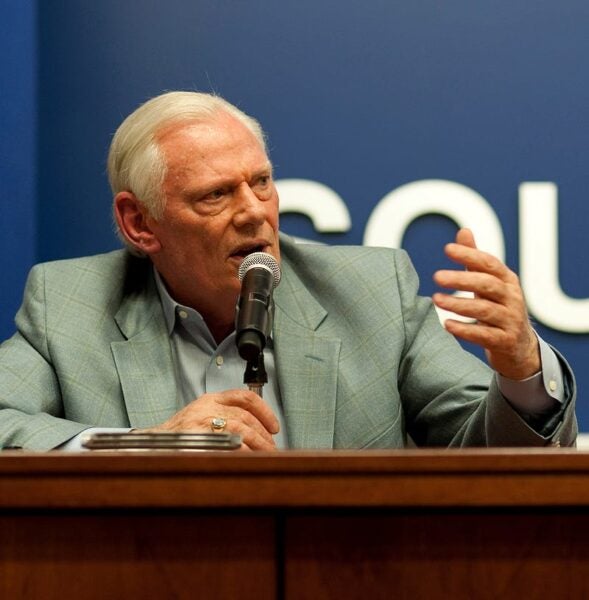 Southwest Airlines Co-Founder Herb Kelleher’s ‘14 Ways to Be a Leader’ southwest airlines co founder herb kellehers 14 ways to be a leader img 661db0abb29c3