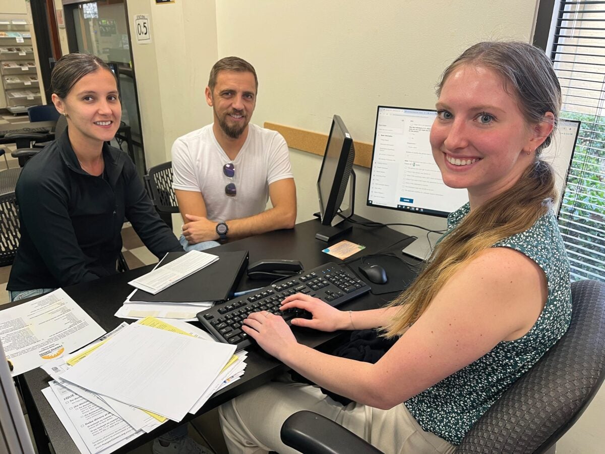 McCombs students volunteer with Austin-based Foundation Communities to provide tax preparation services
to Austin-area residents.