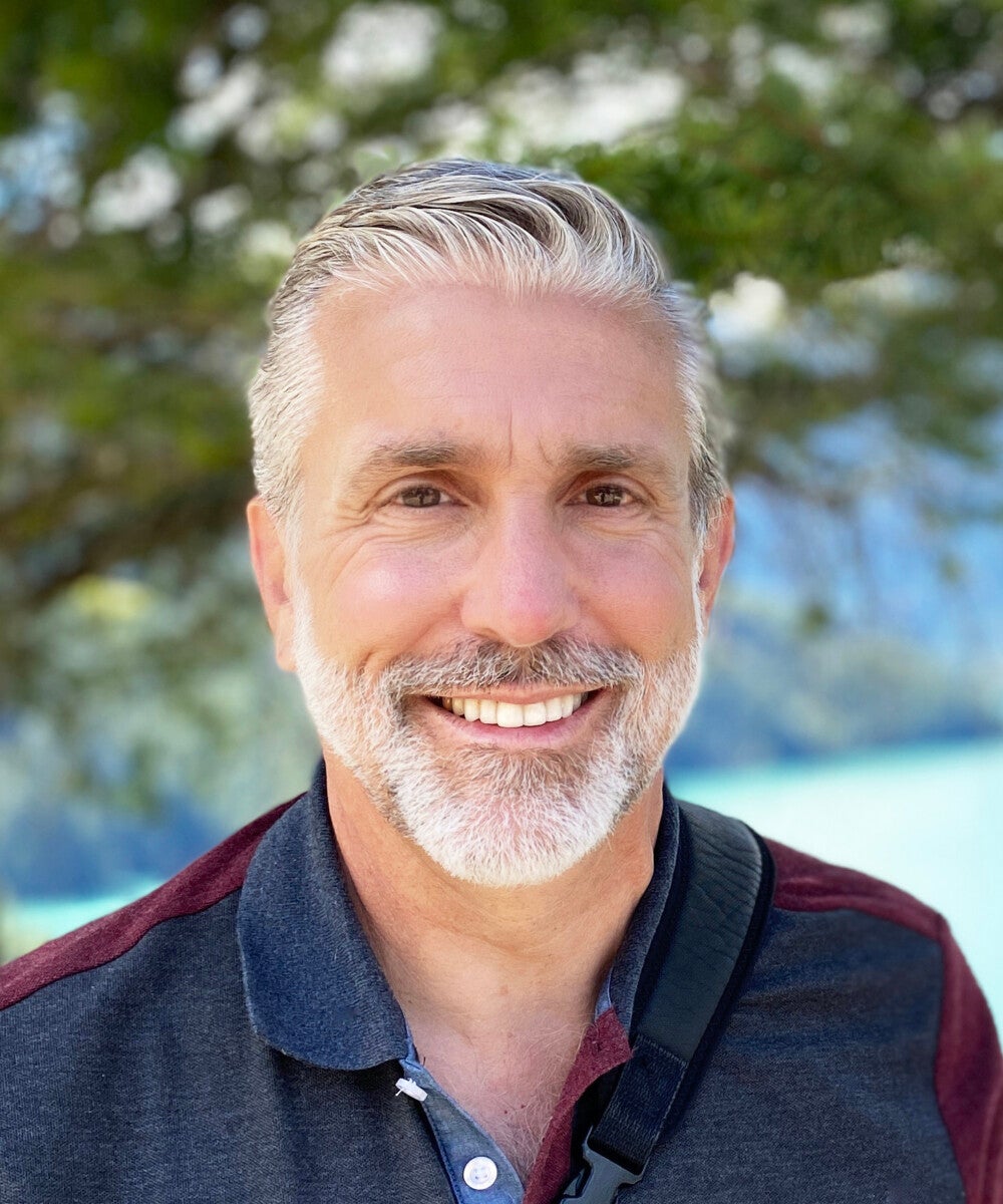 Dave head shot 2023, outdoor wider UT