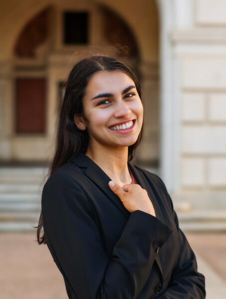 Alyssia Menezes, BBA ’27
Canfield Business Honors and Business Analytics Major
Greg Goodman and Susan Schnitzer Scholarship in Business
John l. Adams Scholar of the Year
